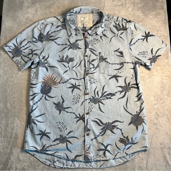 Quiksilver Other - Quiksilver Men’s XL Shakka Mate Button Up Short Sleeve Casual Shirt